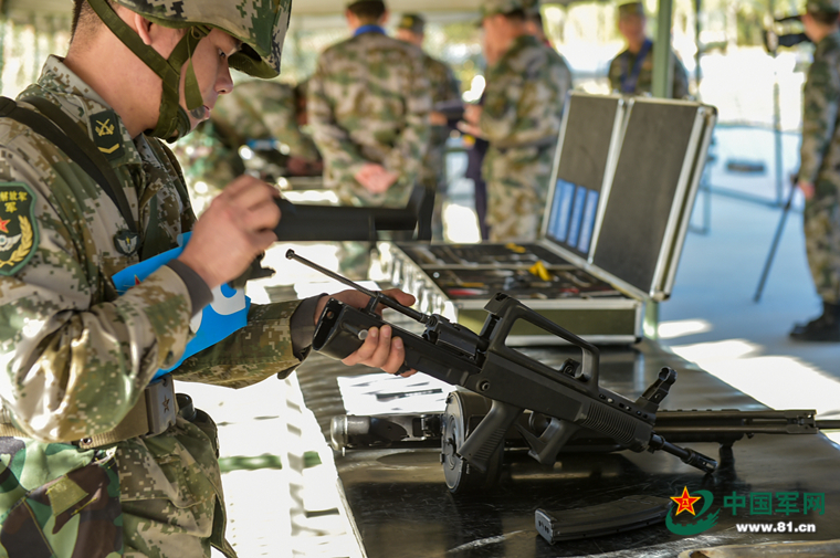 暴汗服、发光羽毛球、综合训练器……全球健身党都爱的中国装备
