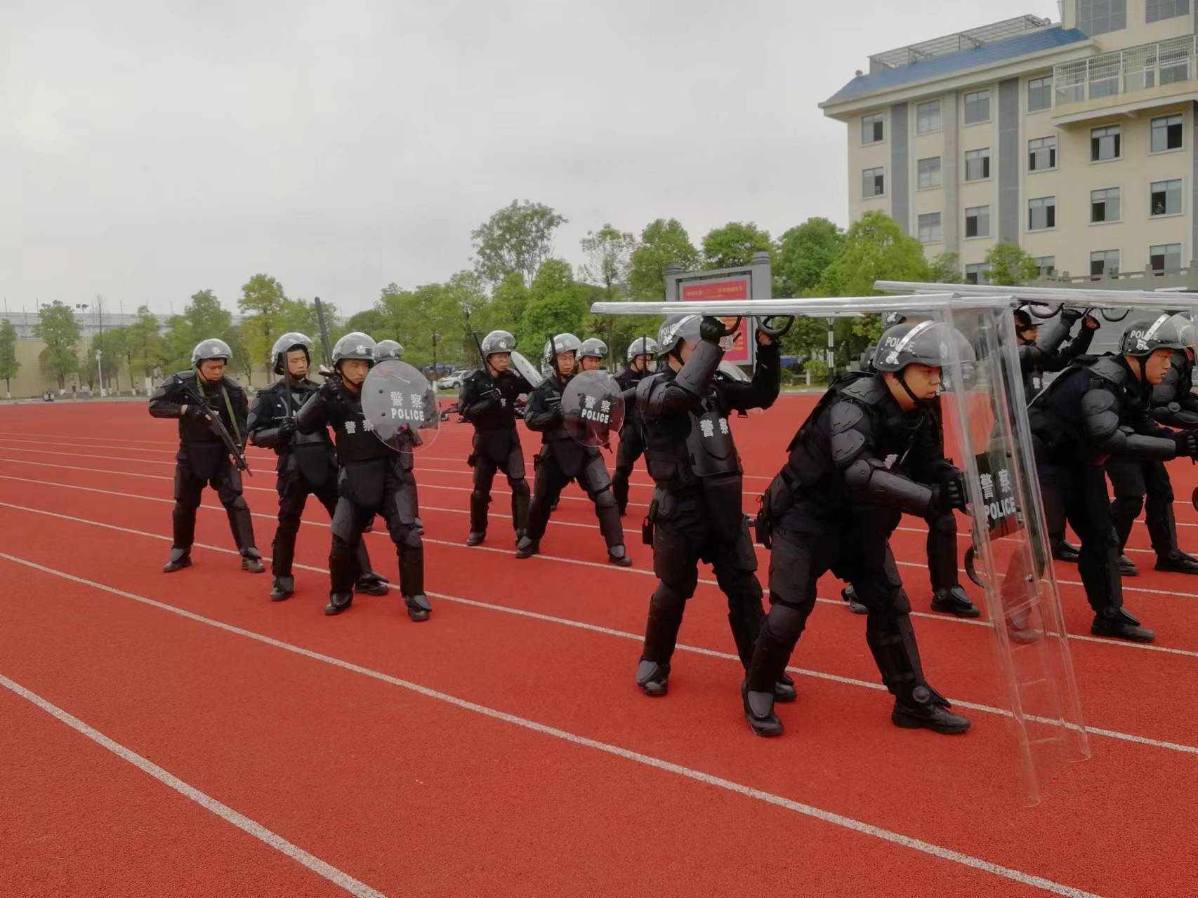 无锡企业爱心捐赠：为贵州榕江孩子们的足球梦送上新装备！